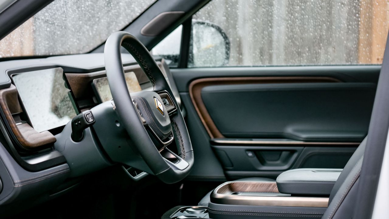 2025 Rivian R1S Tri-Motor test drive review.