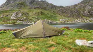 Robens Starlight 1 four-season tent pitched by mountain