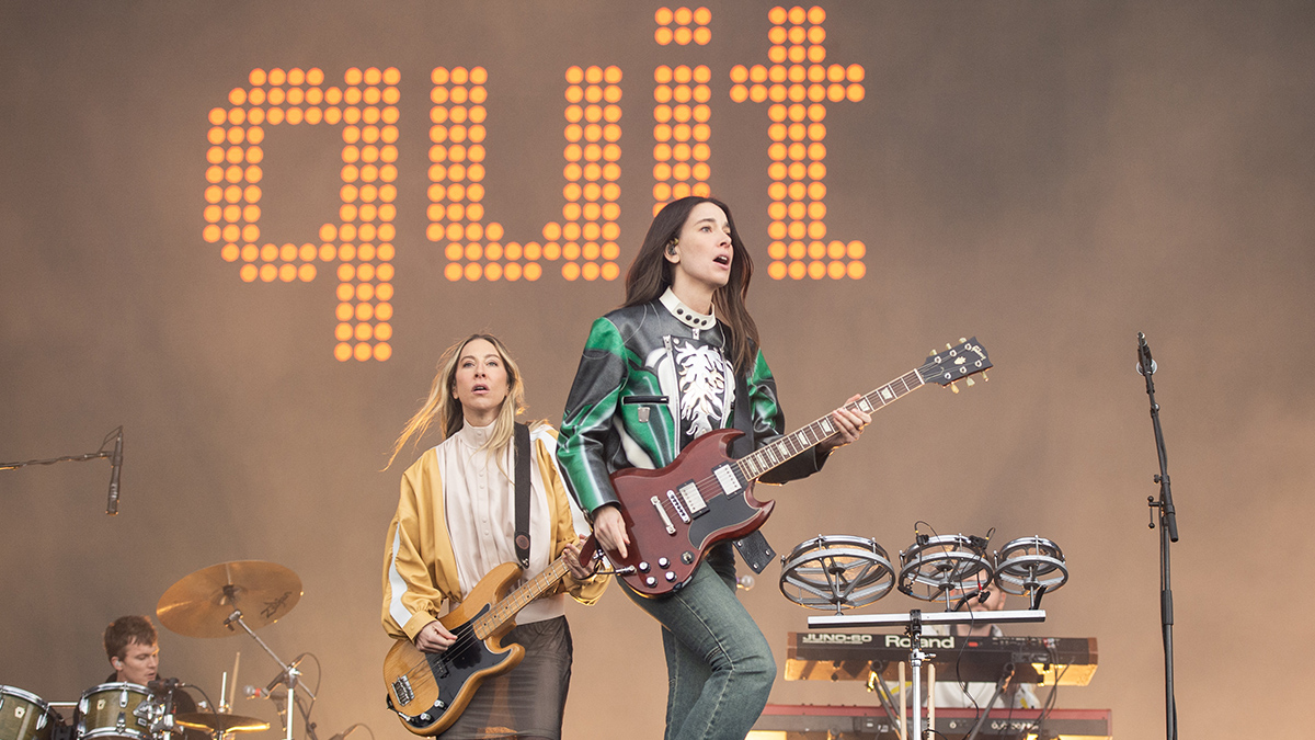 Este and Danielle Haim.