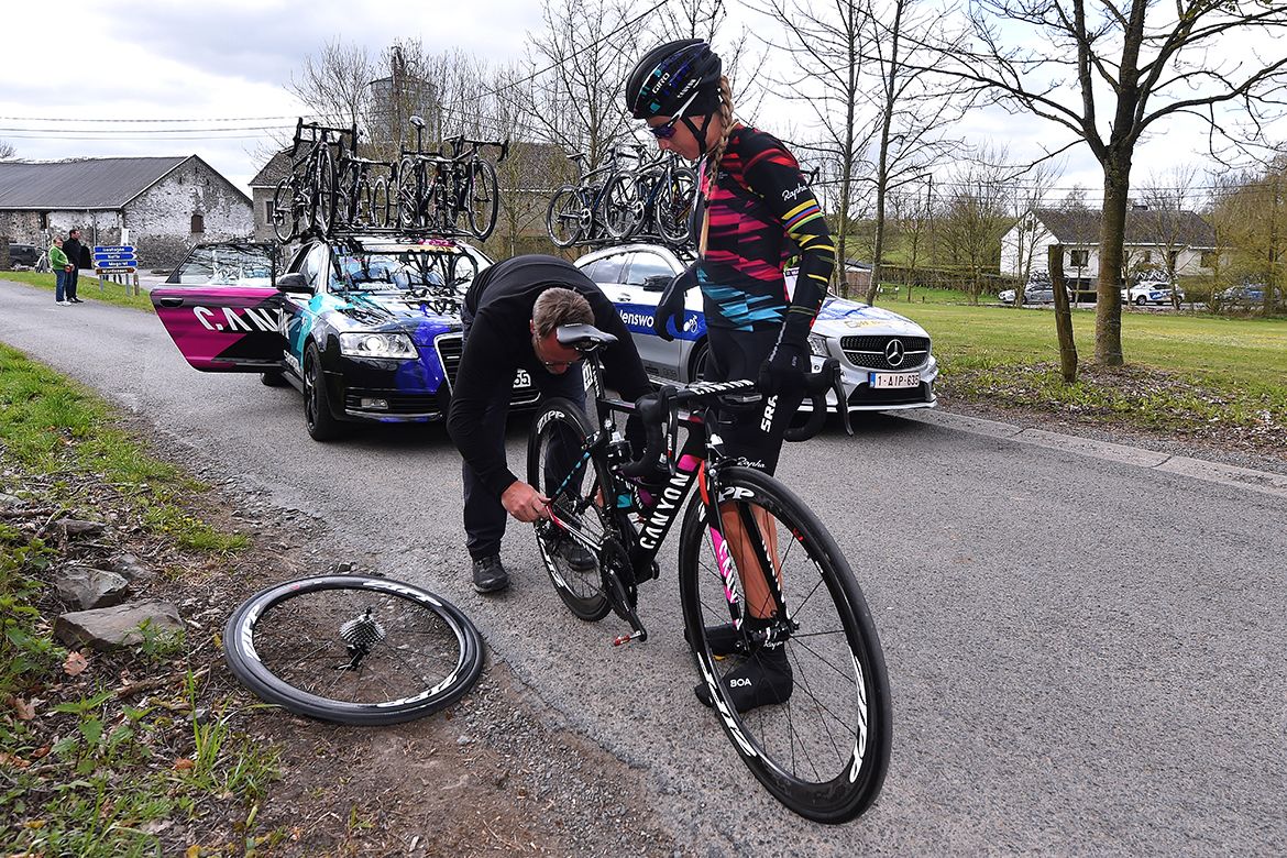 Pauline Ferrand-Prevot (Canyon-SRAM) gets a new wheel