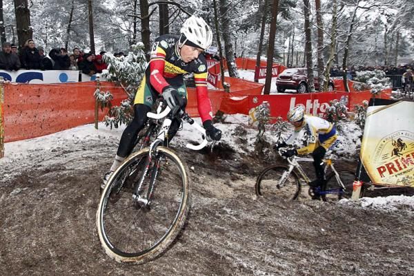 Sven Nys takes the lead through an icy corner