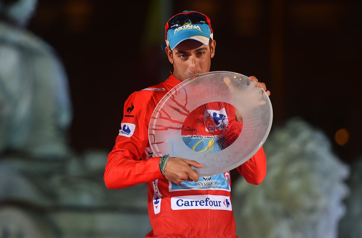 Fabio Aru kisses his winners trophy