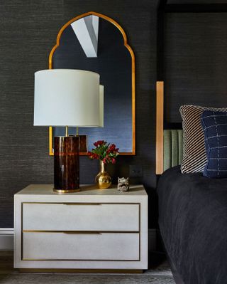 Bedside table - Scale in interior design