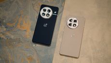 OnePlus 13 next to OnePlus 13R