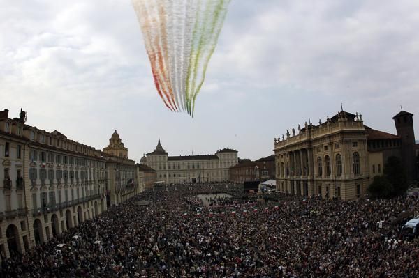 The air force provided some drama for the photographers