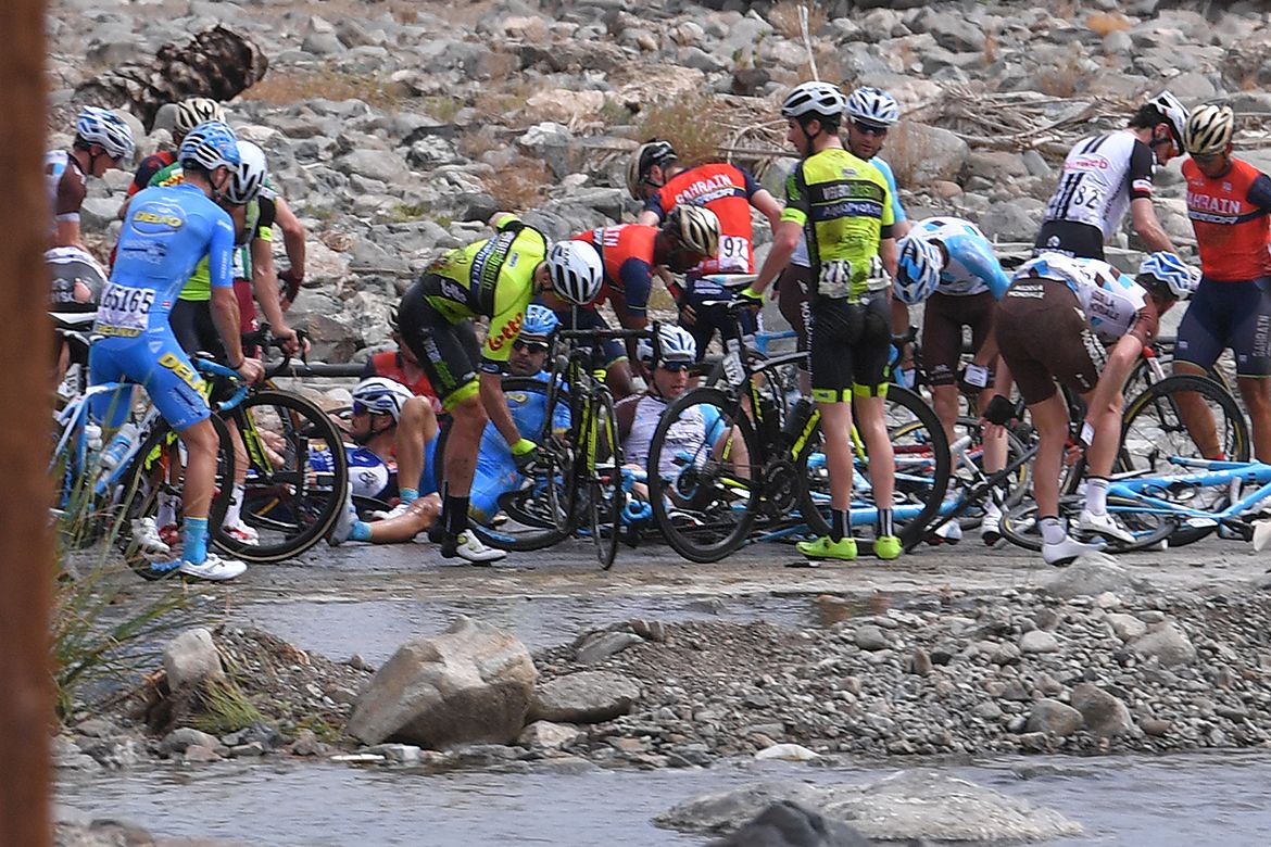 A massive crash occurred in the Tour of Oman at a water crossing