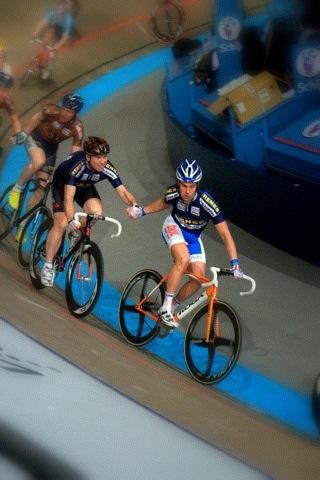 Kenny slings Andreas Beikirch into the action at the Six Days of Rotterdam