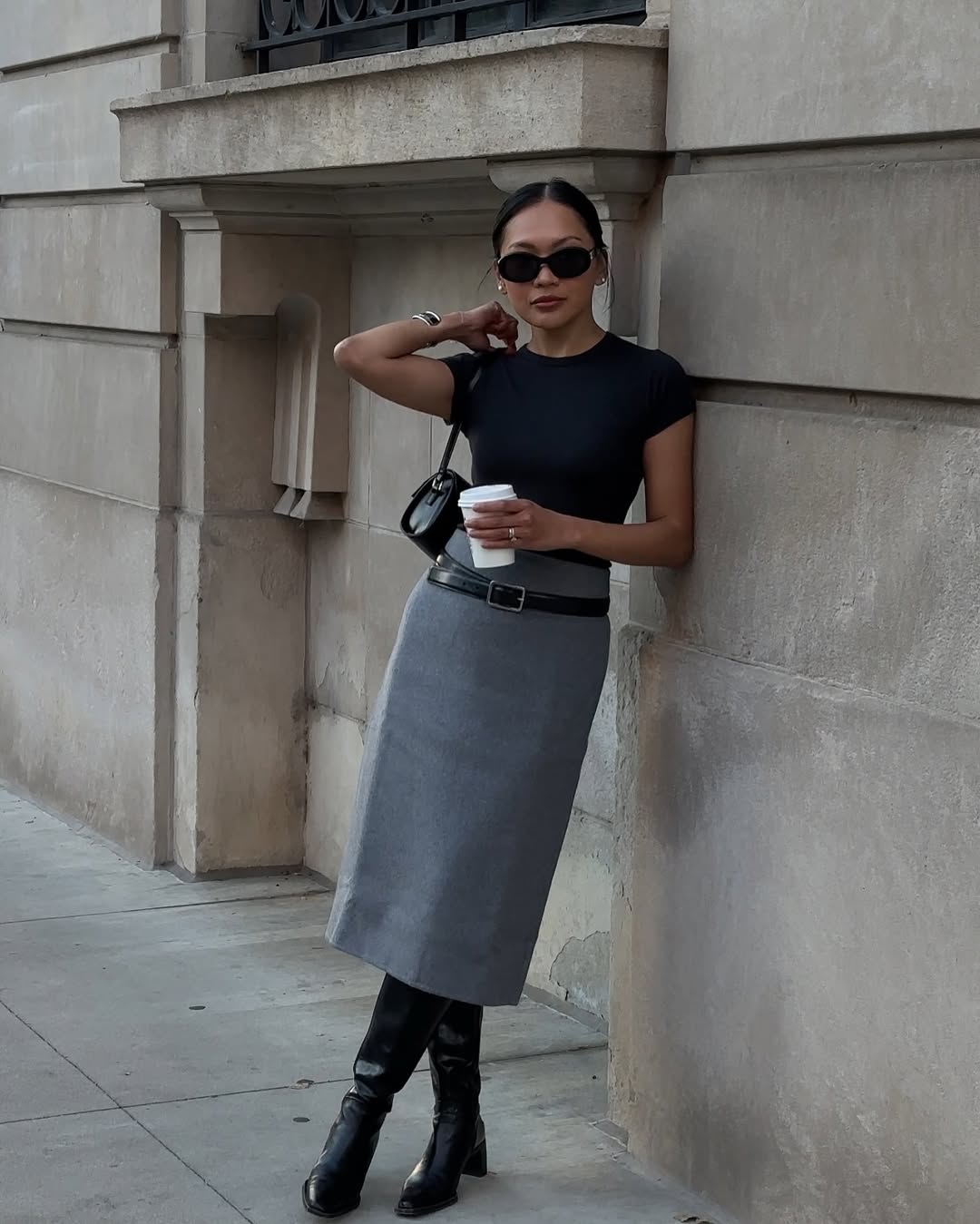 Influencer styling black boots