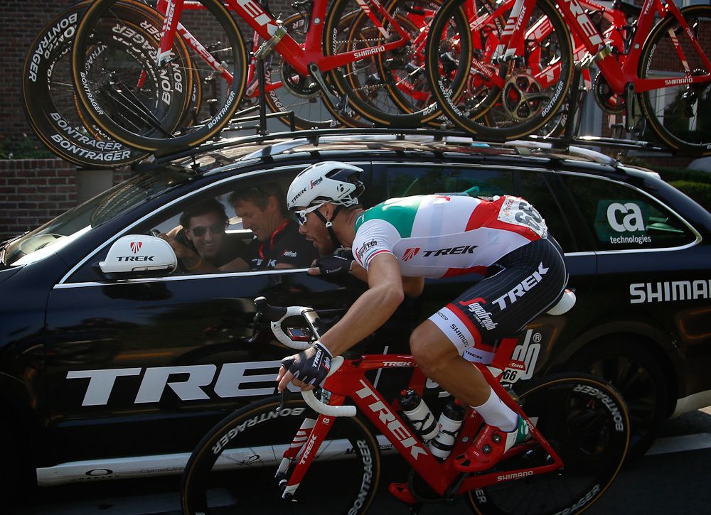 Giacomo Nizzolo (Trek - Segafredo) chats at the team car during the Eneco Tour