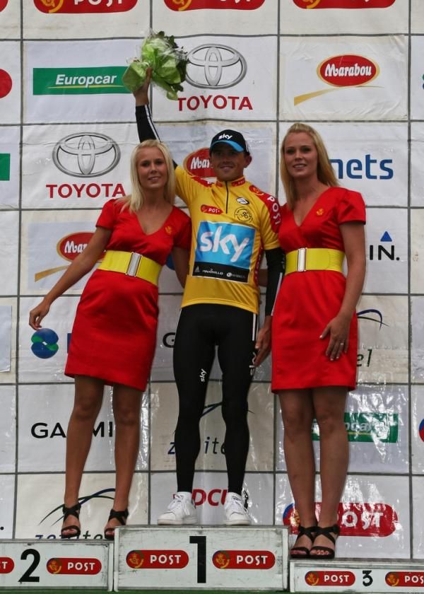 Simon Gerrans moves into the lead