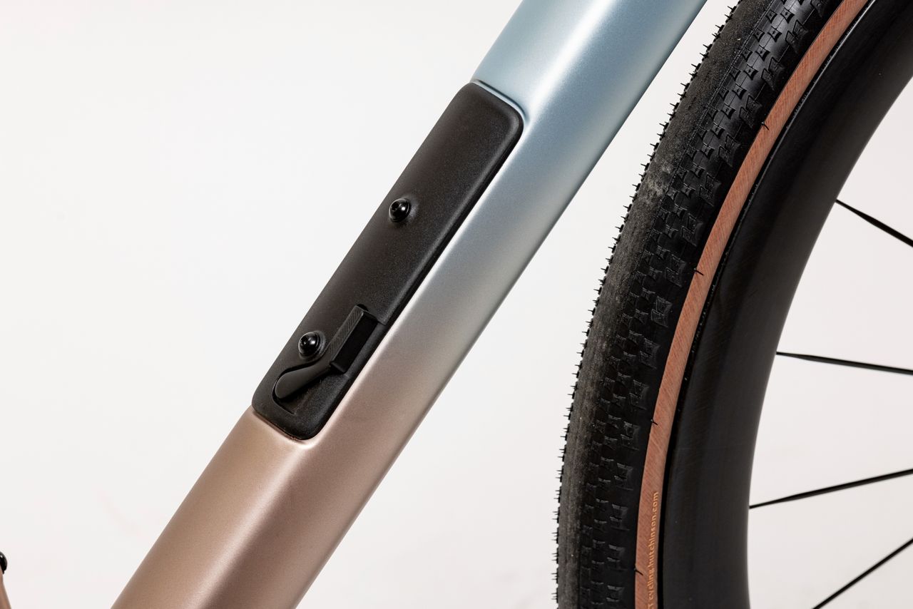 A custom painted Avona Callis gravel bike