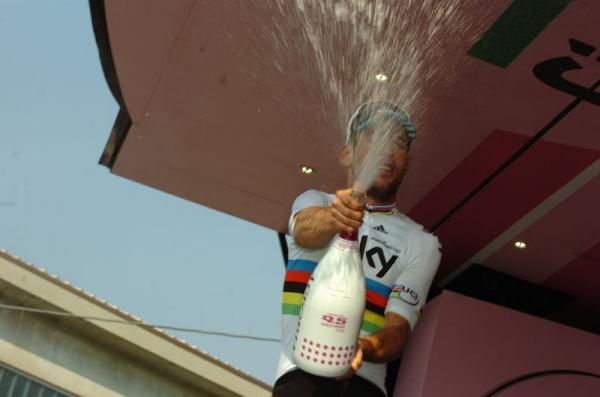 Mark Cavendish (Team Sky) wins the 13th stage of the Giro d'Italia