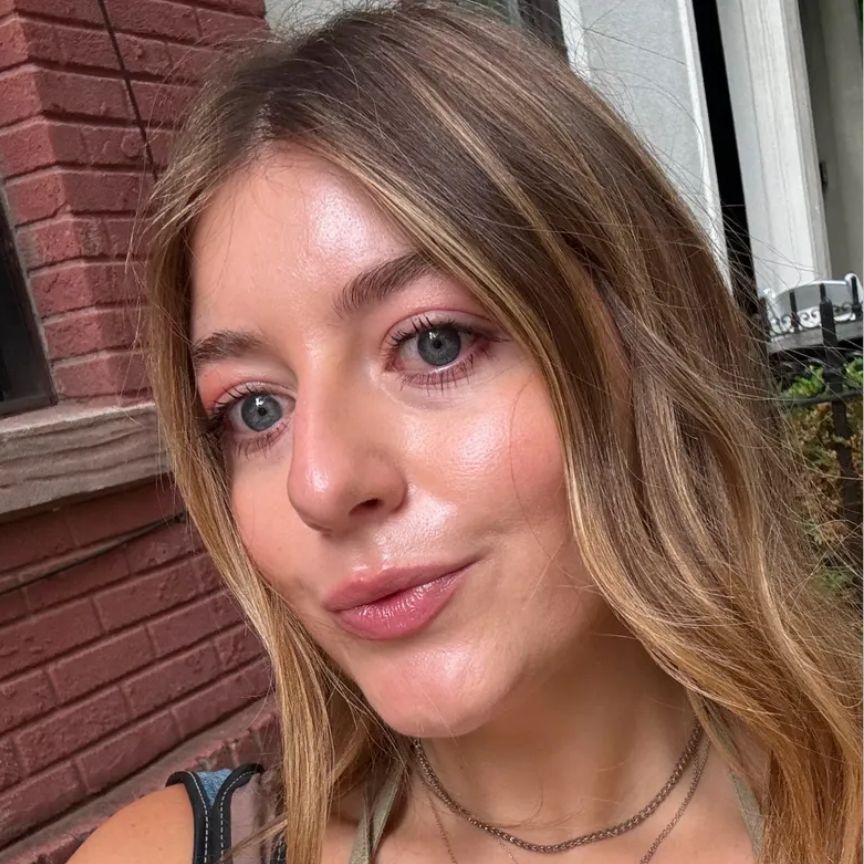 Samantha Holender after using the Naked Sundays Hydrating Glow Mist Setting Spray SPF 50+.