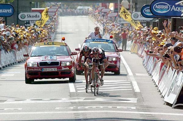 Jens Voigt (CSC) powers to the line