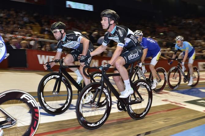 Iljo Keisse and Mark Cavendish relay