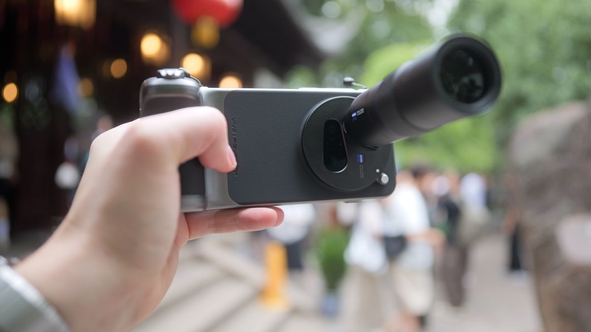 Vivo X300 Pro product shots