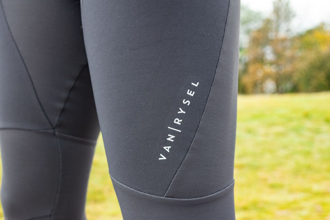 A man wearing a pair of Van Rysel RCR Sport winter bibtights