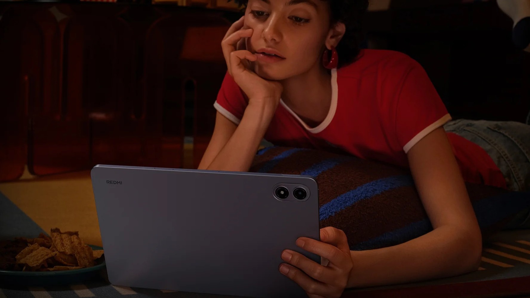 Xiaomi Redmi Pad 2 Pro media playback lifestyle