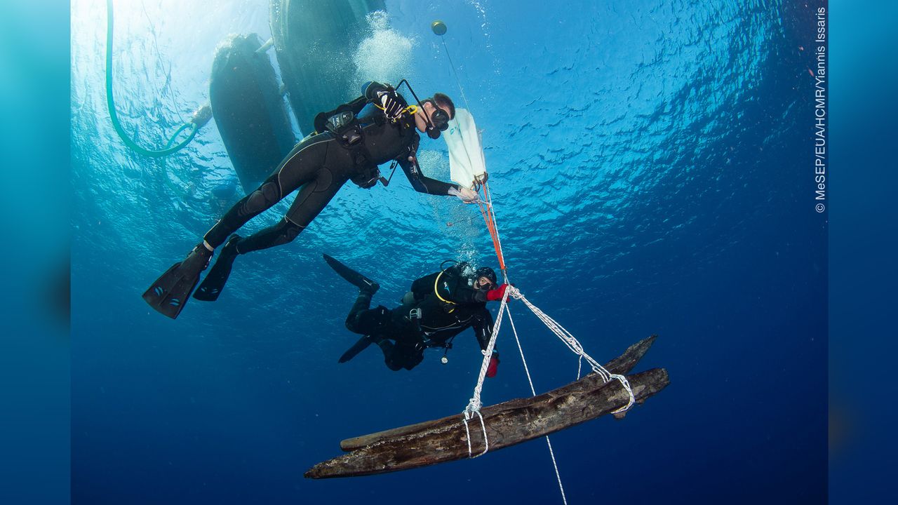 Many of the objects recovered in the recent excavations were pieces of the ship hull and rigging; the Mentor was built in America and they are unlike pieces from Mediterranean ships of the same age.