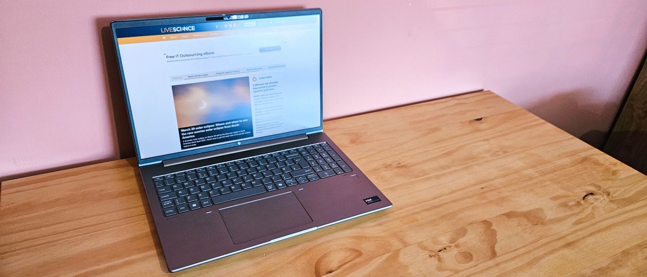 LS-HP ZBook Power G11: laptop screen open