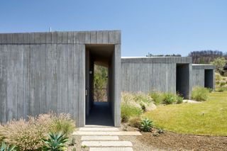 Mork-Ulnes Architects concrete house exterior