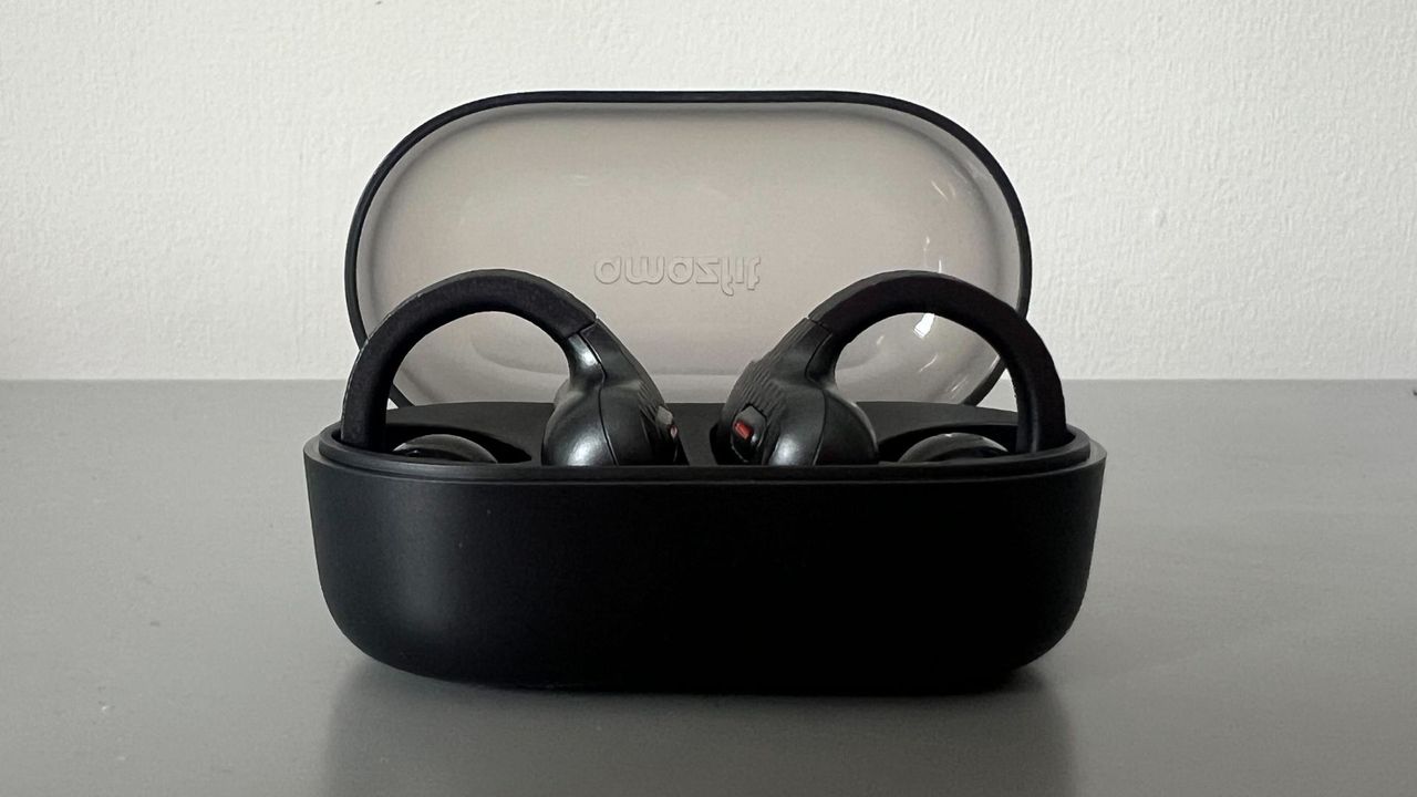 Amazfit Up bluetooth headphones on display by Grace Walsh