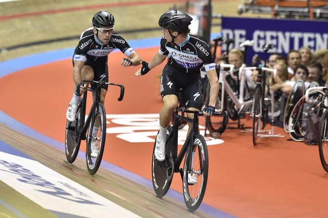 Iljo Keisse slingshots Mark Cavendish