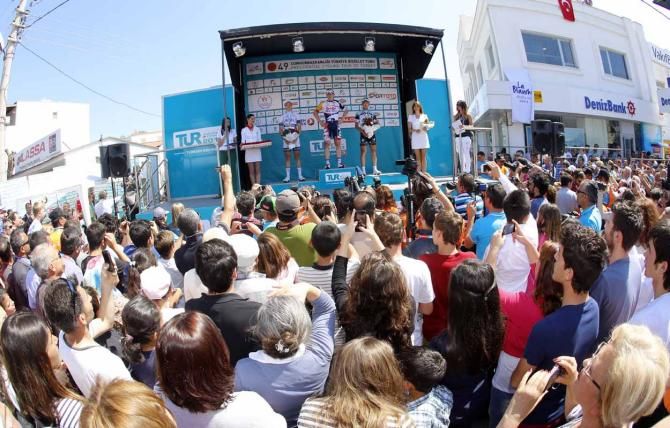 The crowds came out for the podium ceremony