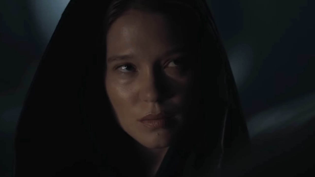 Seydoux wearing a cloak in Dune 2