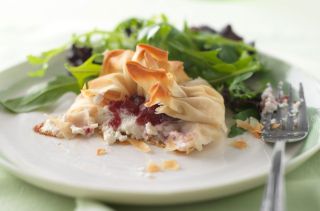 Goat's cheese and cranberry parcels