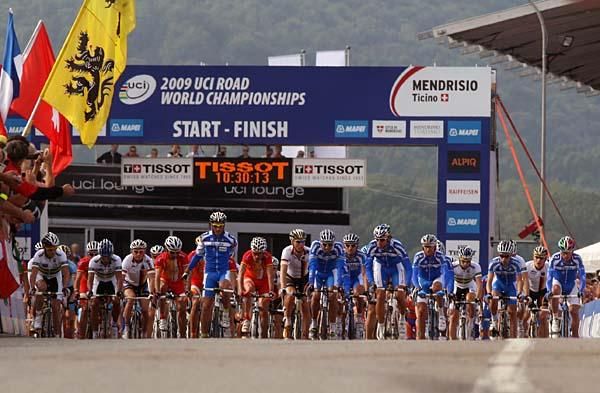 Racers lined up at the start.