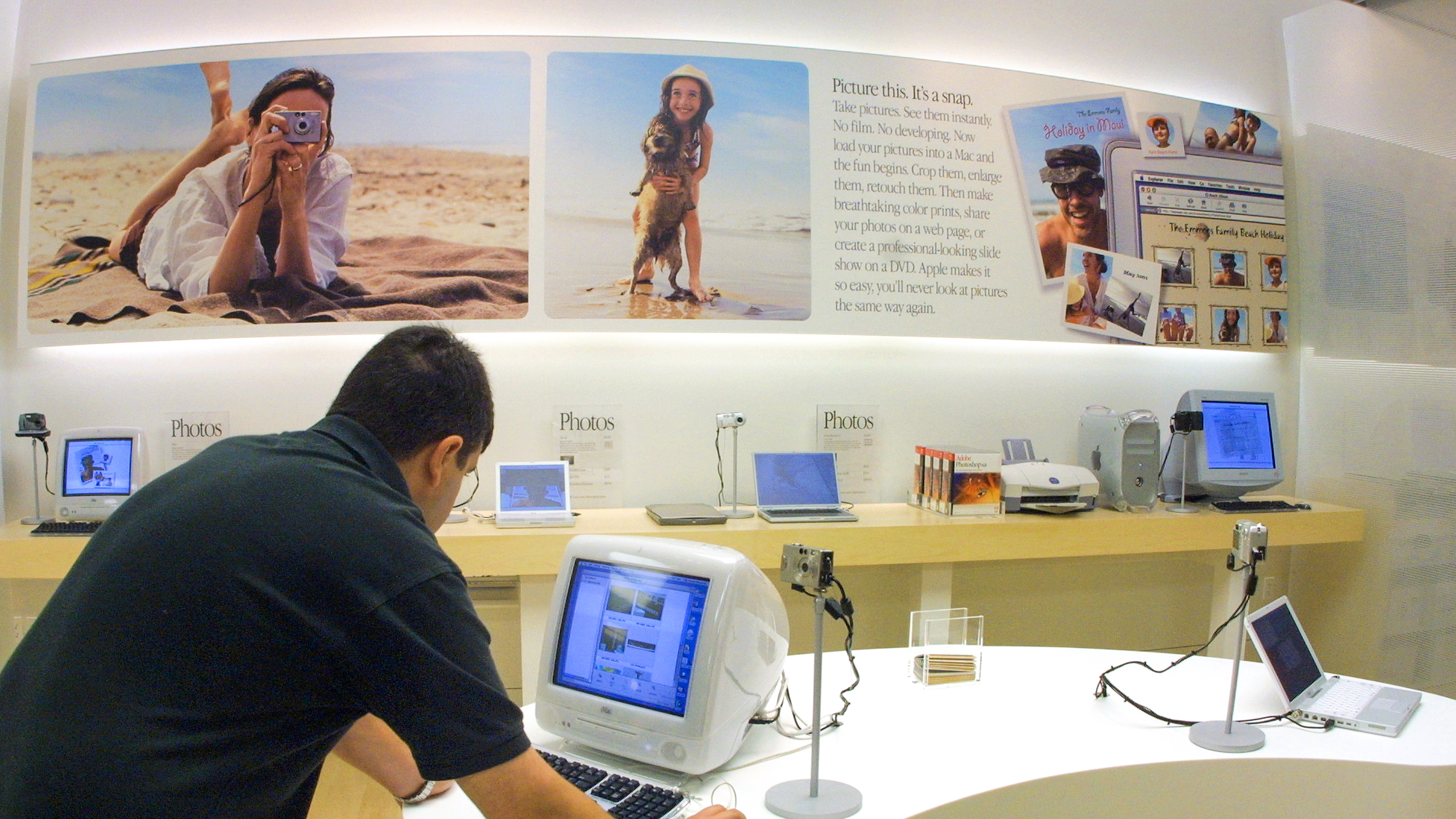 An Apple Store in 2001