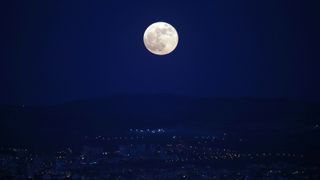 April Full Moon 2022 in Libra