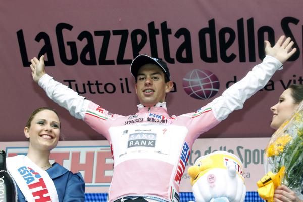 Richie Porte (Saxo Bank) celebrates taking the pink jersey