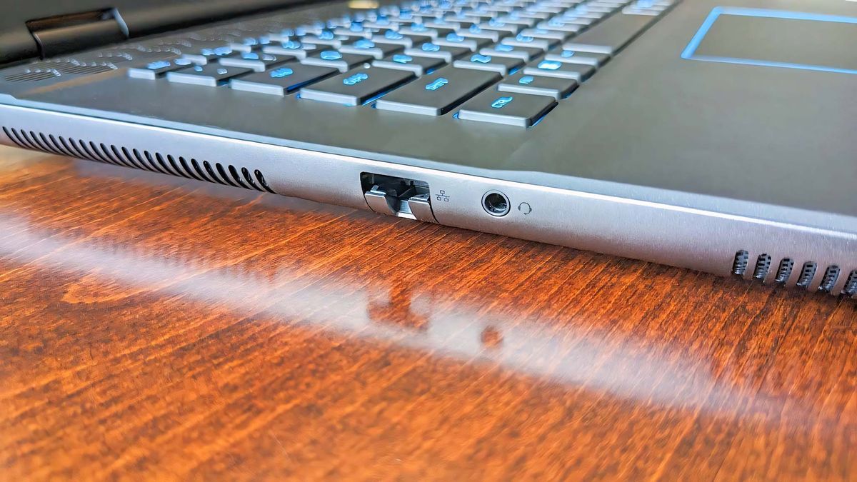 Alienware m16 R2 left side ports.