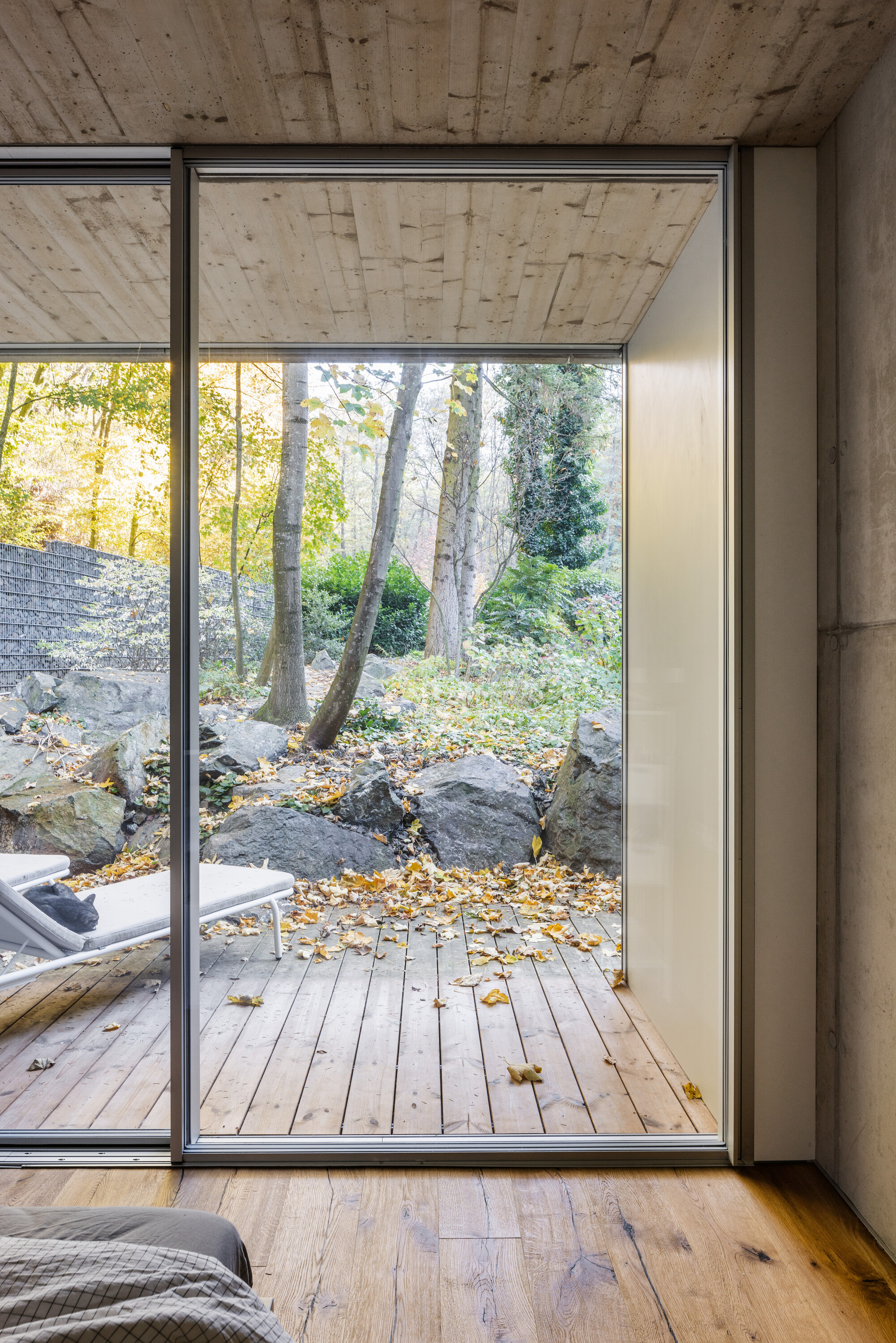 Views from within give the impression of spectacular solitude in nature