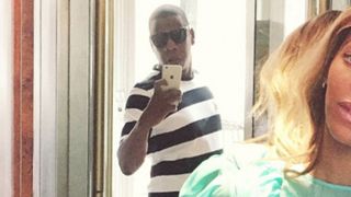 Jay Z Taking Beyoncé's Photo Close Up