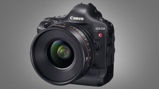 La fotocamera Canon EOS 1DC si sfondo grigio