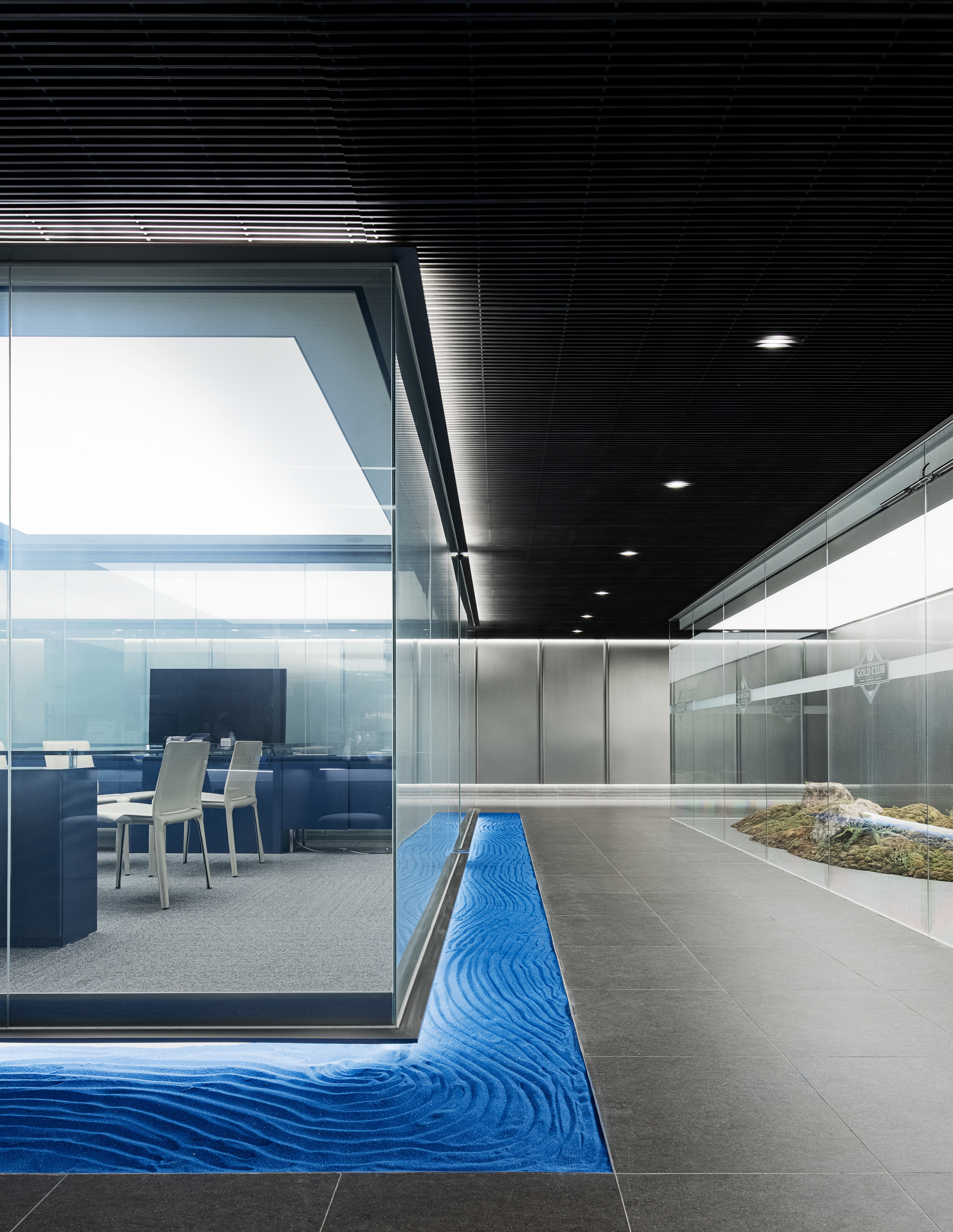 detail of glass enclosure at hana bank's private banking lounge in seoul