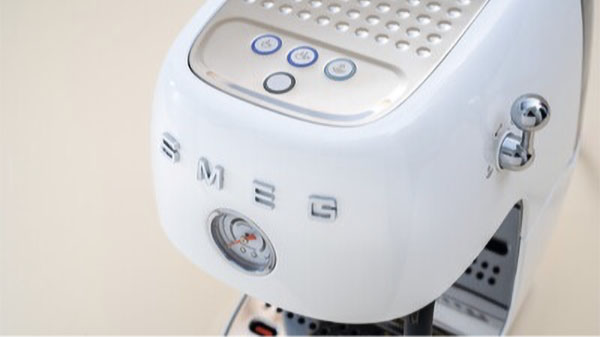 Smeg ECF03 coffee machine controls