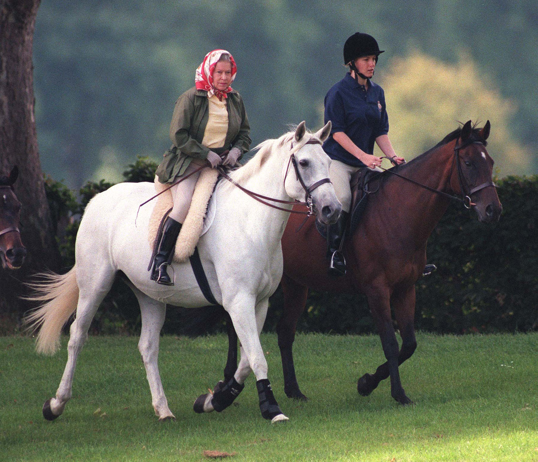 Queen Elizabeth riding horses with Duchess Sophie in 1998
