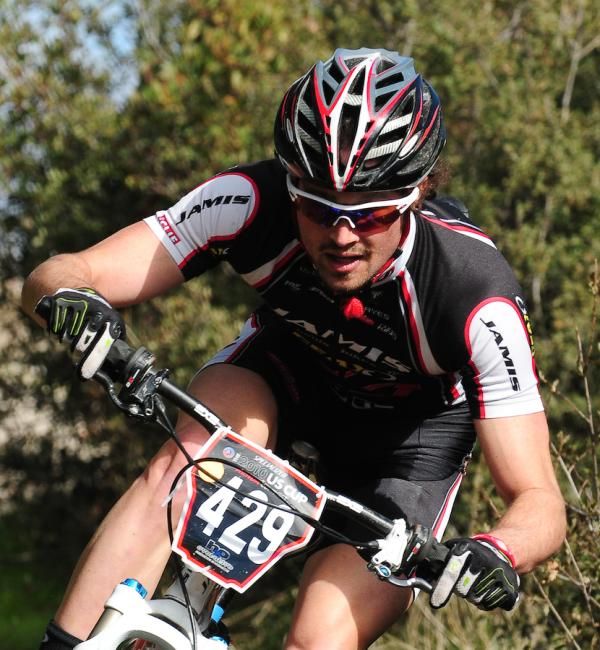 Adam Snyder (Team Jamis) descending in 8th place