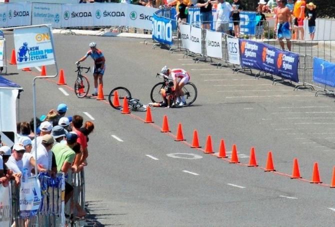 The crash in the women's field that caused Ashlee Ankudinoff (AIS) to be relegated from first place