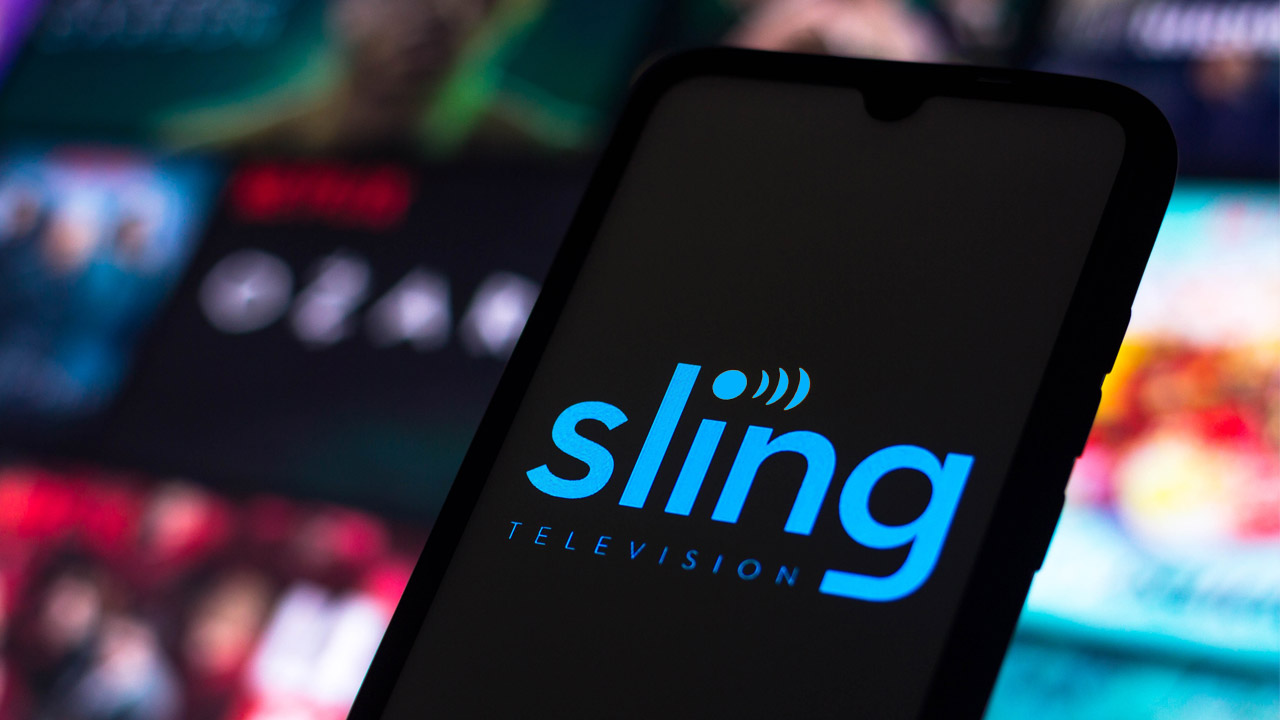 Logotipo de Sling TV en un teléfono inteligente