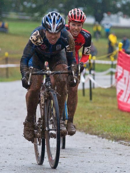 Amanda Carey (Kenda) challenges Laura Van Gilder (C3 – Athletes Serving Athletes) for third place.