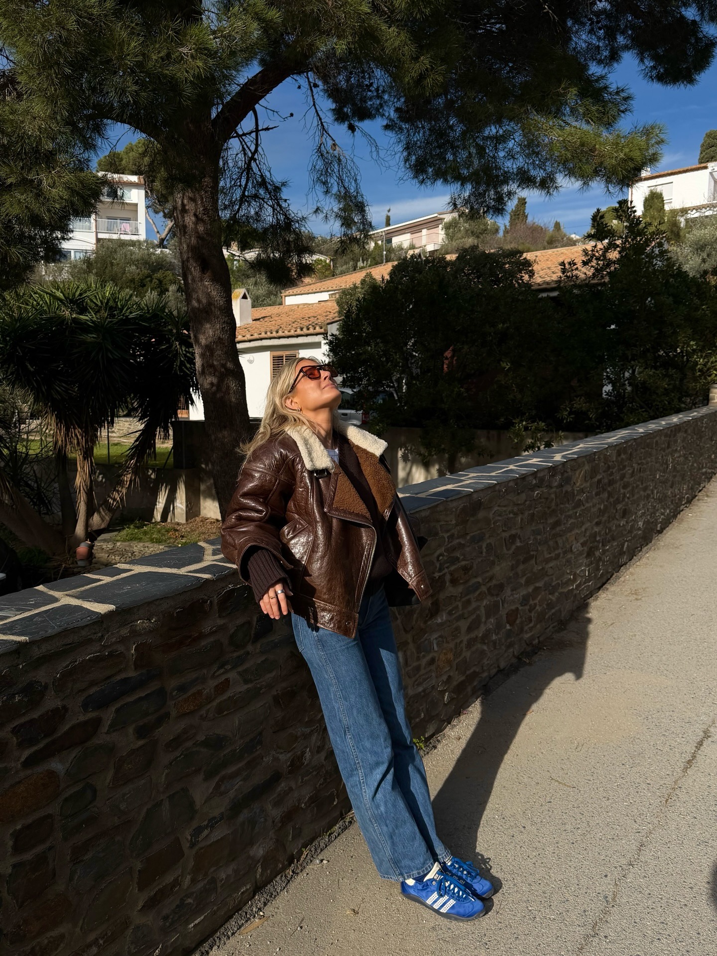 Influencer wearing winter travel outfit.