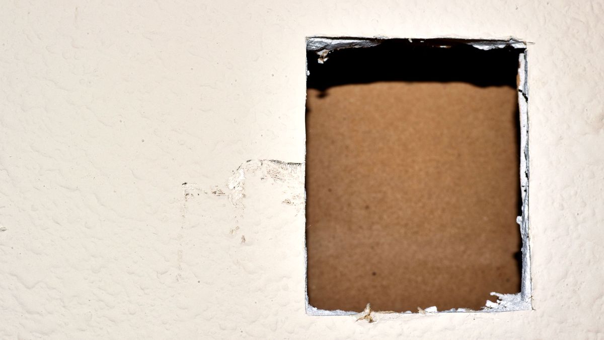 Fill Holes in Plasterboard: A How-to Guide to Patching Walls | Homebuilding
