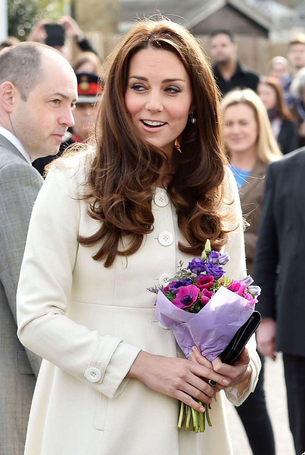 Kate Middleton The Duchess Of Cambridge Meets The Cast Of Downton Abbey ...