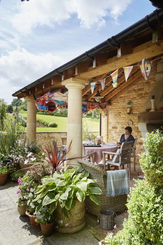 cotswolds loggia outdoor dining