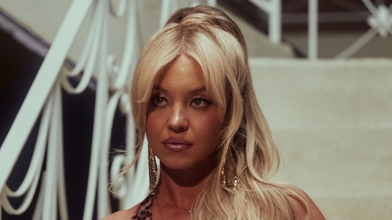 Close-up on Cassie's face coming down stairs in Euphoria Season 3